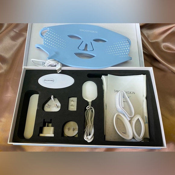 SmoothSkin DuoLux LED Face Mask and 3 packages of Hydrogel Sheet Masks x5 - Picture 3 of 4